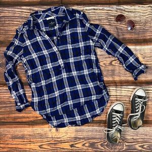 American Eagle Boyfriend Fit Blue Plaid